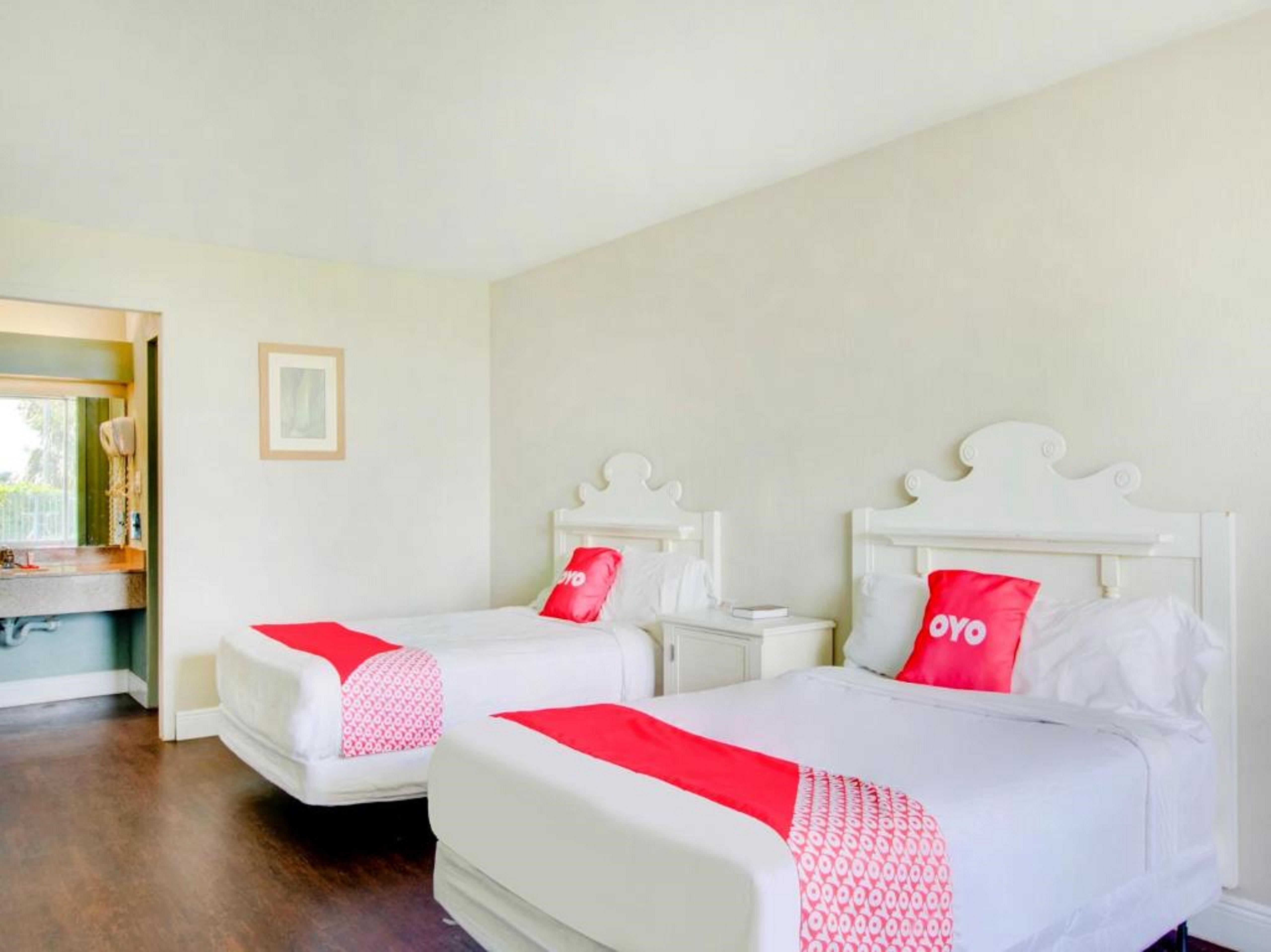 Oyo Hotel Dundee By Crystal Lake Dış mekan fotoğraf
