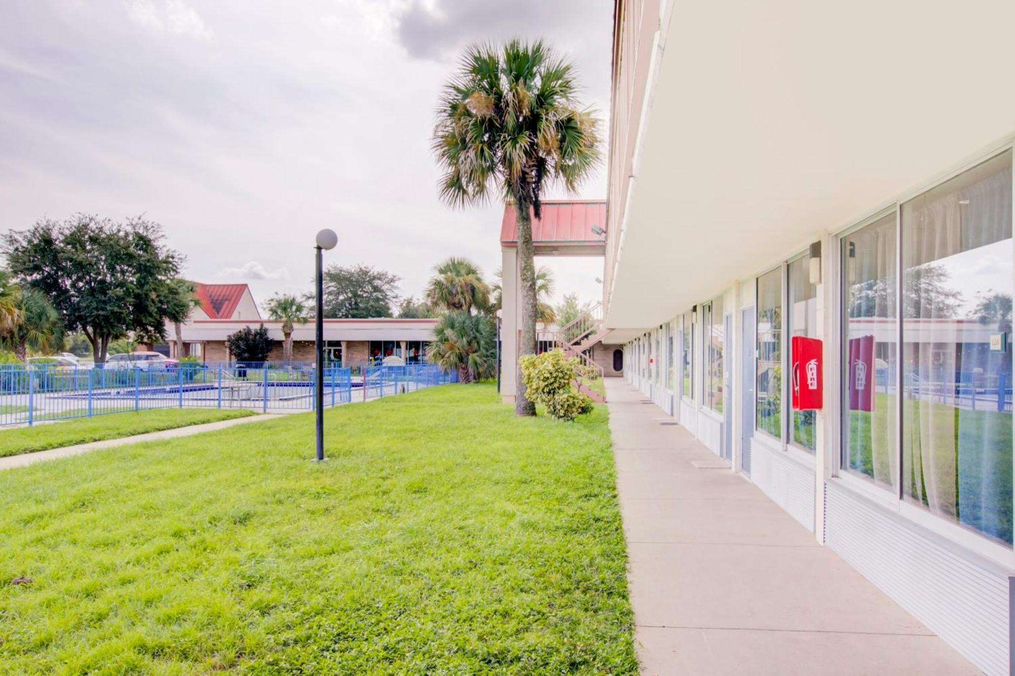 Oyo Hotel Dundee By Crystal Lake Dış mekan fotoğraf